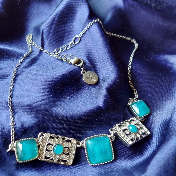 Liz Claiborne Silvertone Necklace w/Blue-ish Faux Stones and Faux Diamonds. - Picture 15 of 16